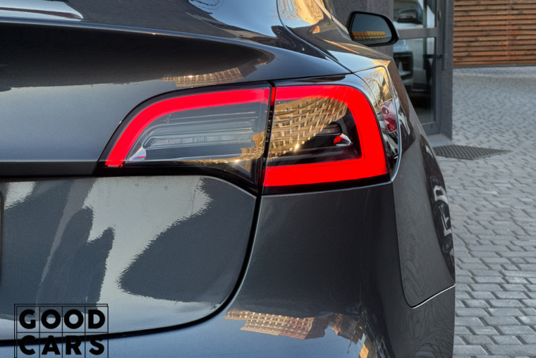 Tesla Model 3 - 10