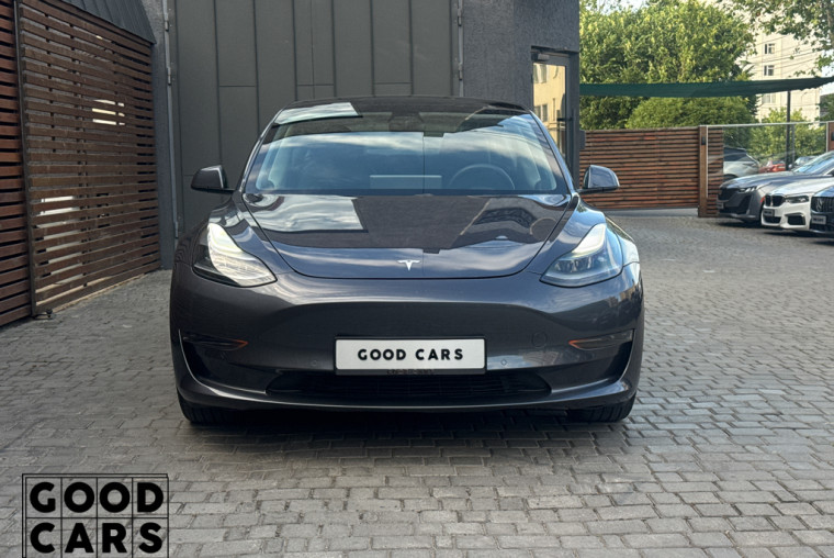 Tesla Model 3 - 1