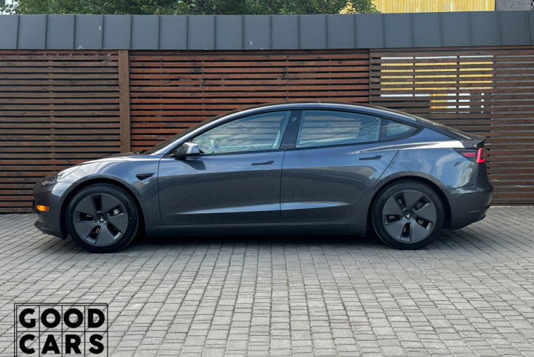 Tesla Model 3 - 3