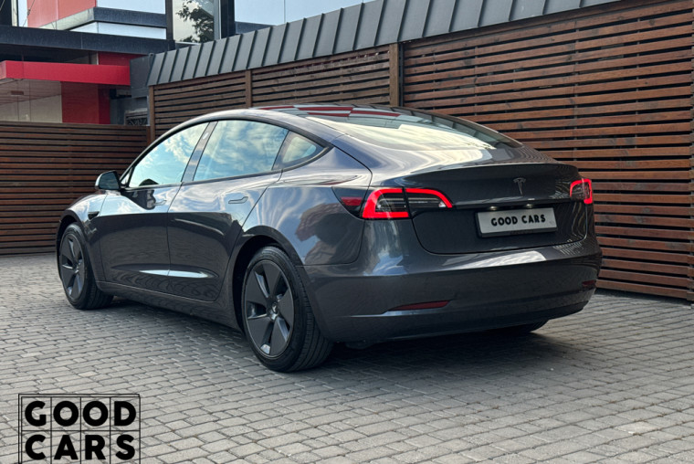 Tesla Model 3 - 4