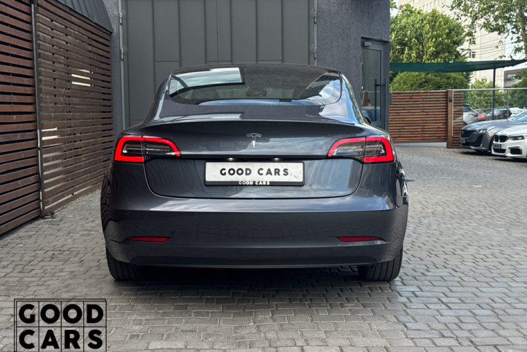 Tesla Model 3 - 5