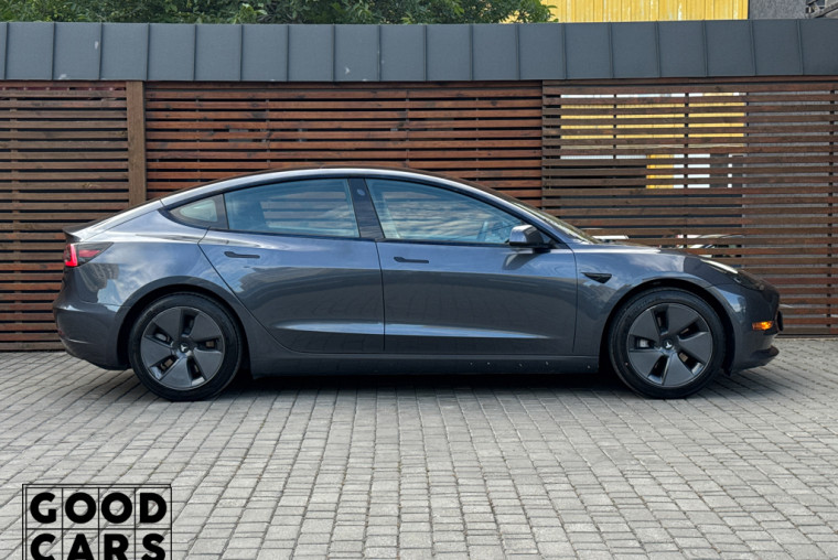 Tesla Model 3 - 7