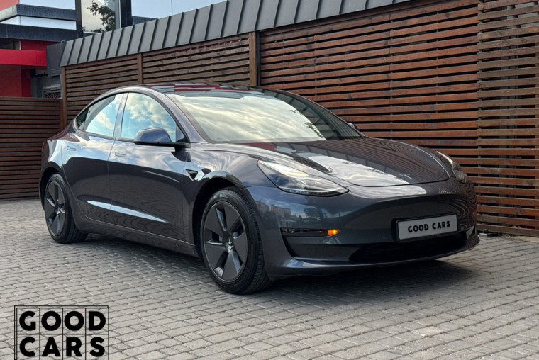 Tesla Model 3 - 8