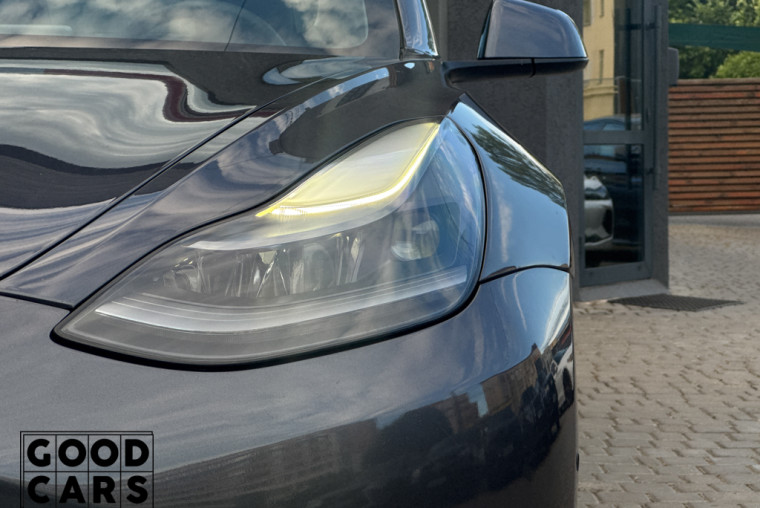Tesla Model 3 - 9