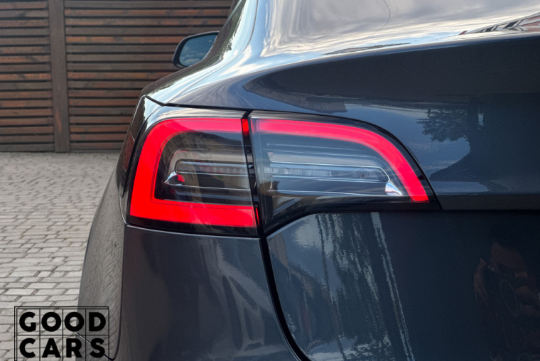 Tesla Model 3 - 10