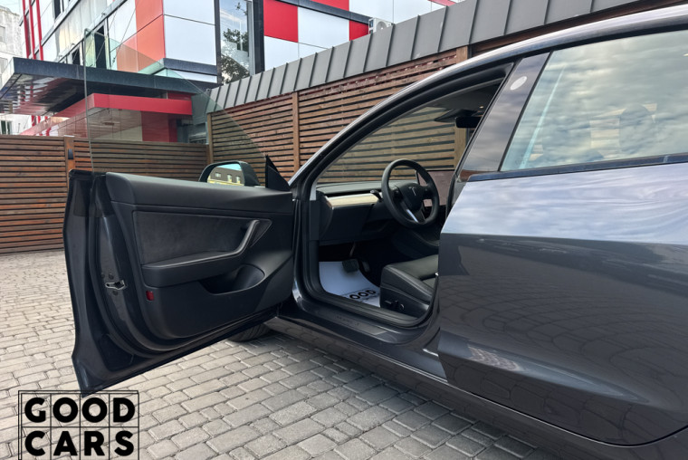 Tesla Model 3 - 25