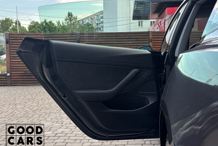 Tesla Model 3 - 29
