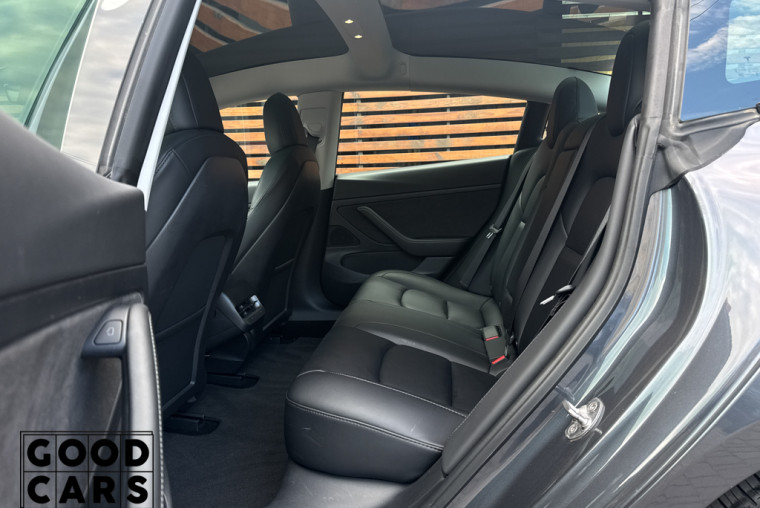 Tesla Model 3 - 31