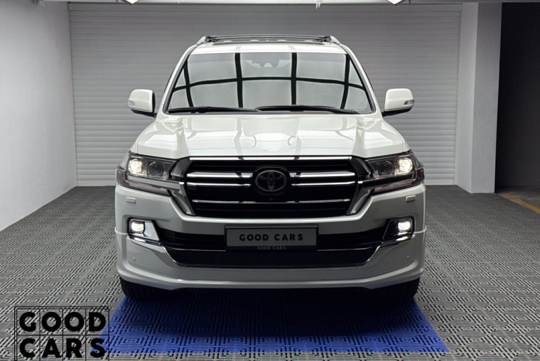 Toyota Land Cruiser 200 - 1