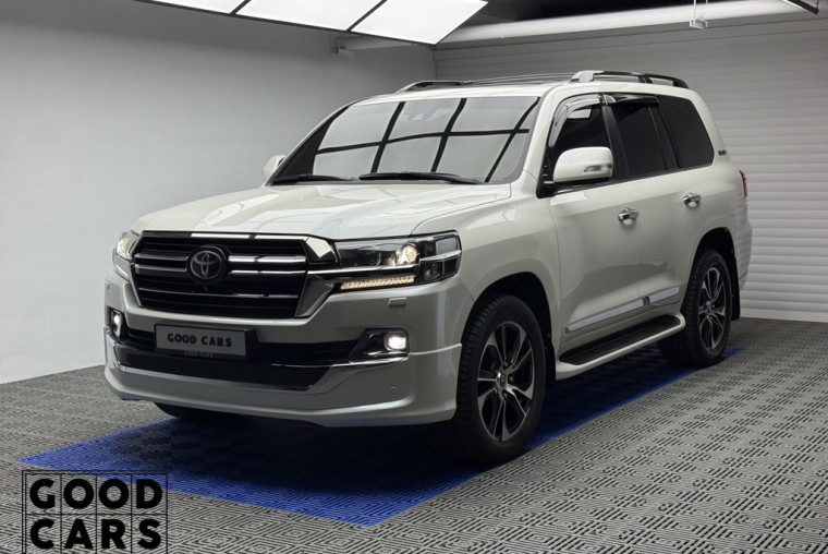 Toyota Land Cruiser 200 - 2