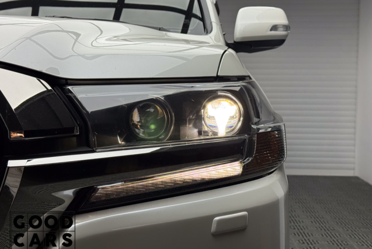 Toyota Land Cruiser 200 - 7