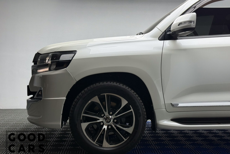 Toyota Land Cruiser 200 - 9