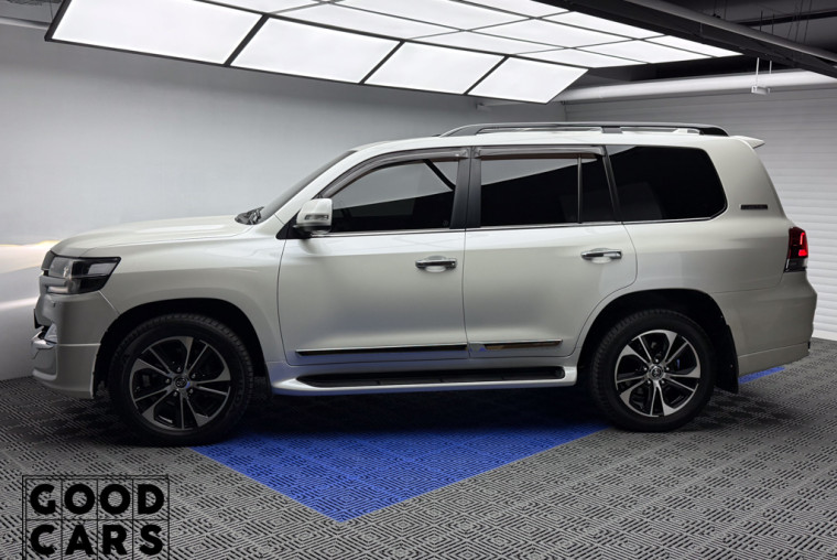 Toyota Land Cruiser 200 - 3