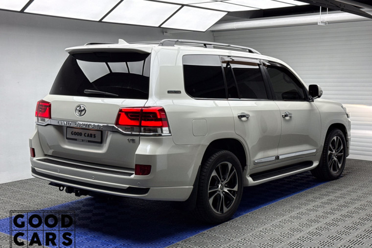 Toyota Land Cruiser 200 - 5