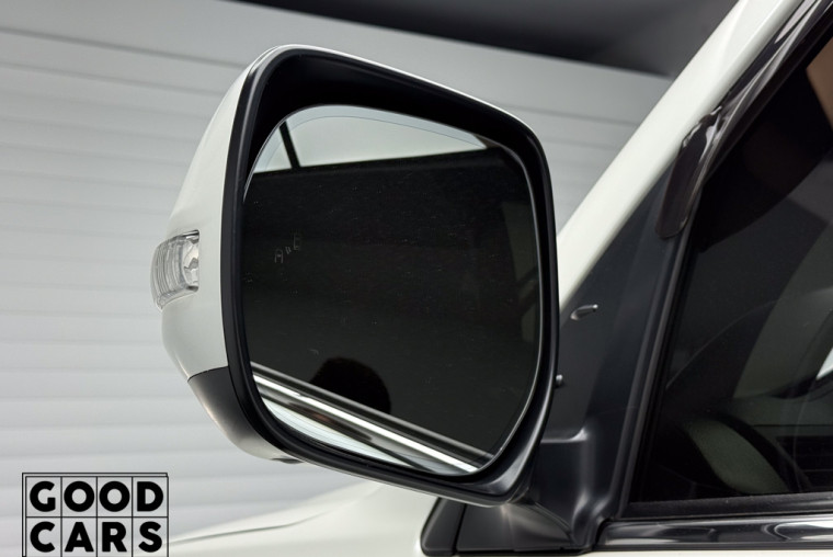 Toyota Land Cruiser 200 - 14