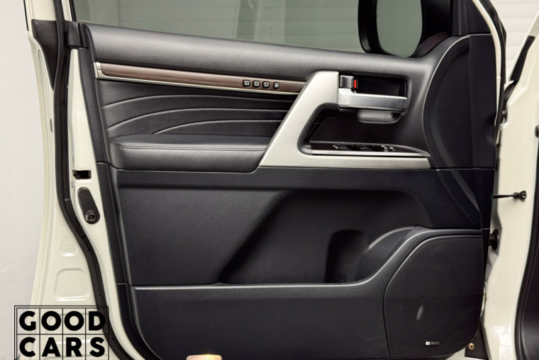 Toyota Land Cruiser 200 - 20