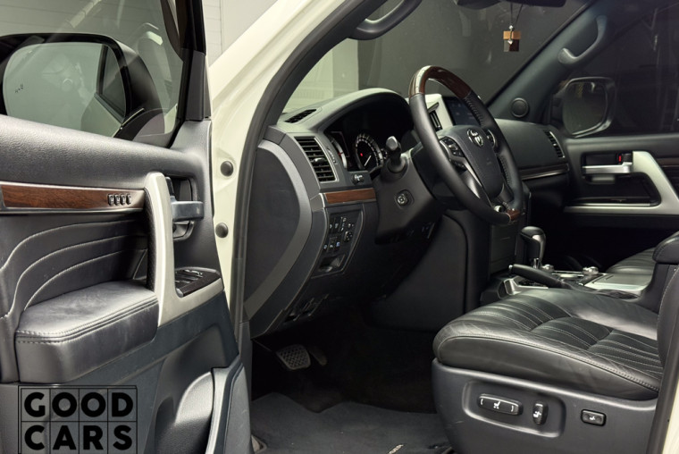 Toyota Land Cruiser 200 - 25