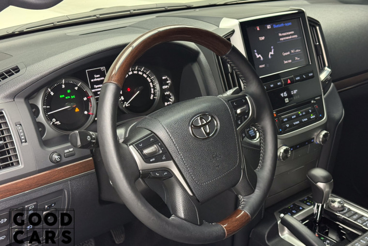 Toyota Land Cruiser 200 - 26