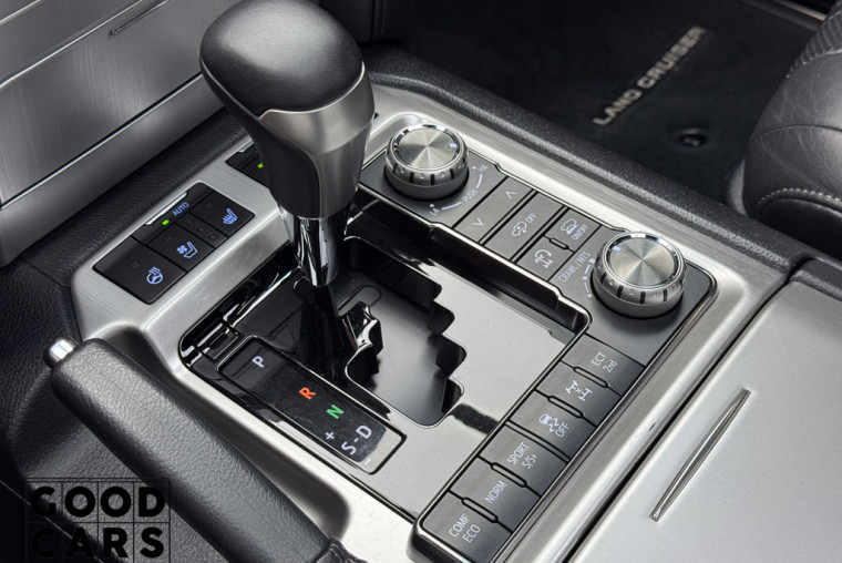 Toyota Land Cruiser 200 - 35