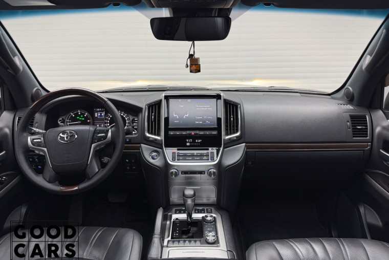 Toyota Land Cruiser 200 - 32