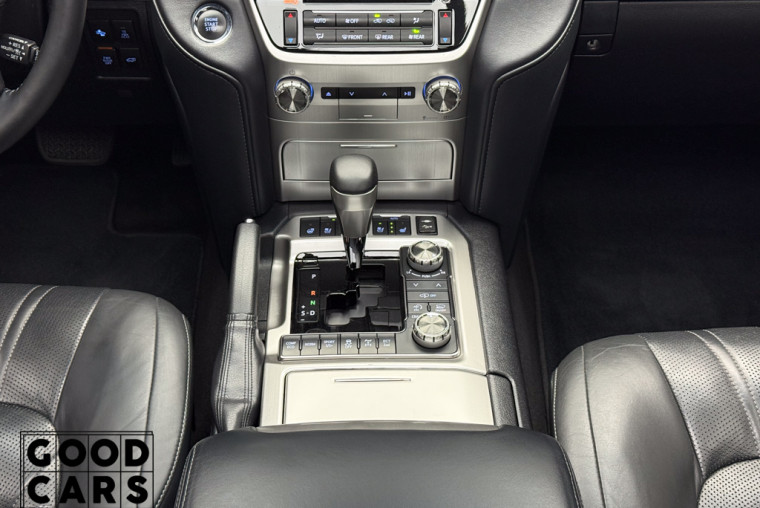 Toyota Land Cruiser 200 - 36