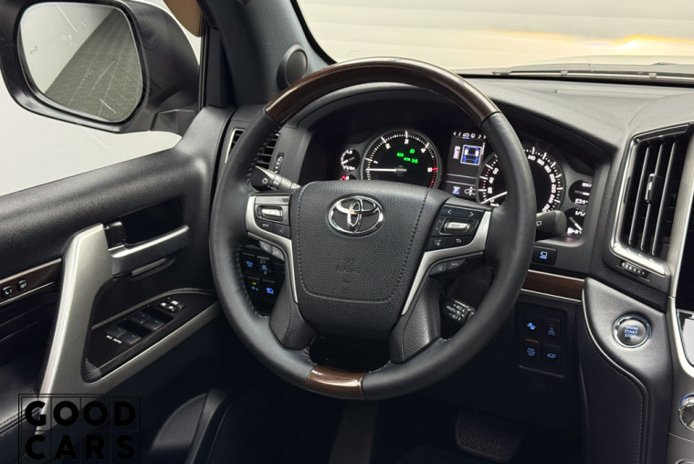 Toyota Land Cruiser 200 - 31