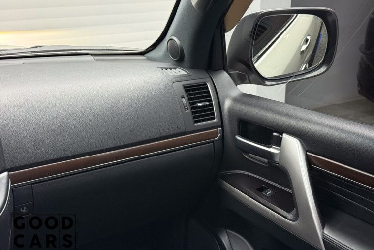 Toyota Land Cruiser 200 - 39