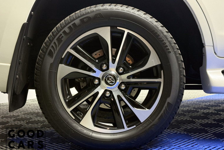 Toyota Land Cruiser 200 - 12
