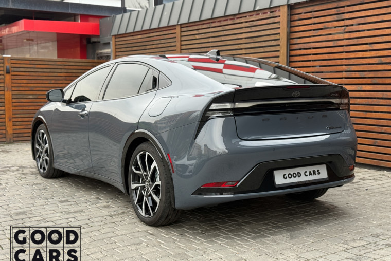 Toyota Prius - 4