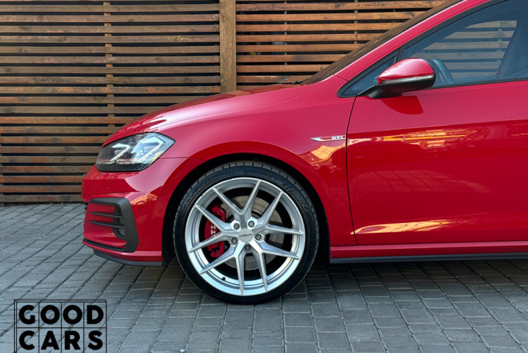 Volkswagen Golf GTI - 11