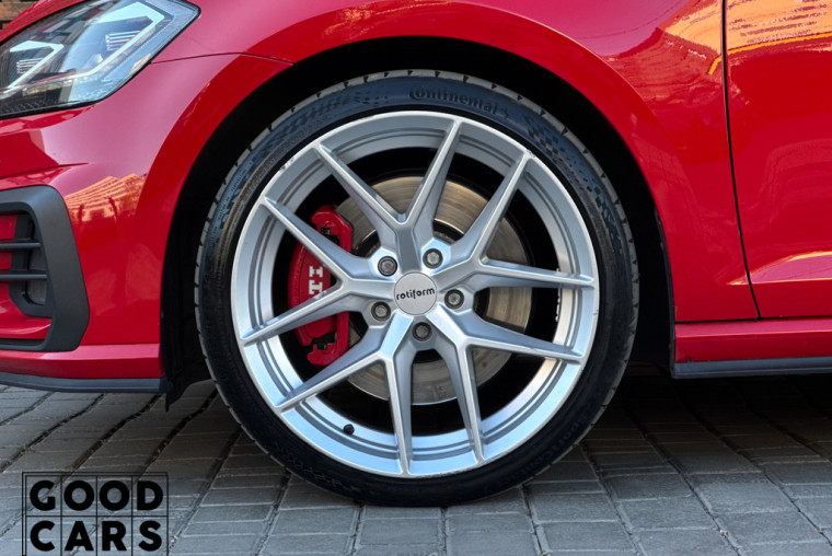 Volkswagen Golf GTI - 12