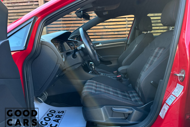 Volkswagen Golf GTI - 25