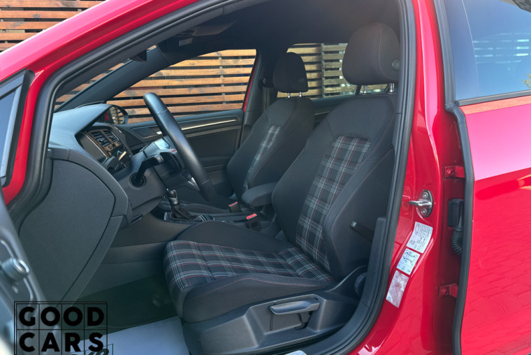 Volkswagen Golf GTI - 26