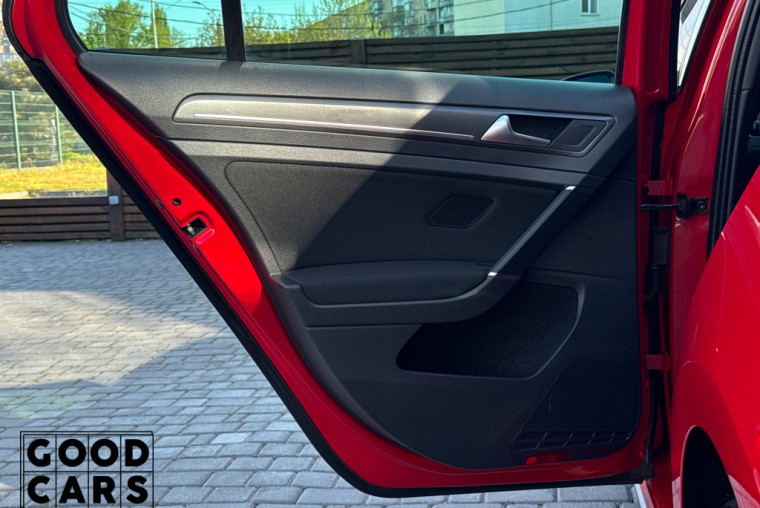 Volkswagen Golf GTI - 28