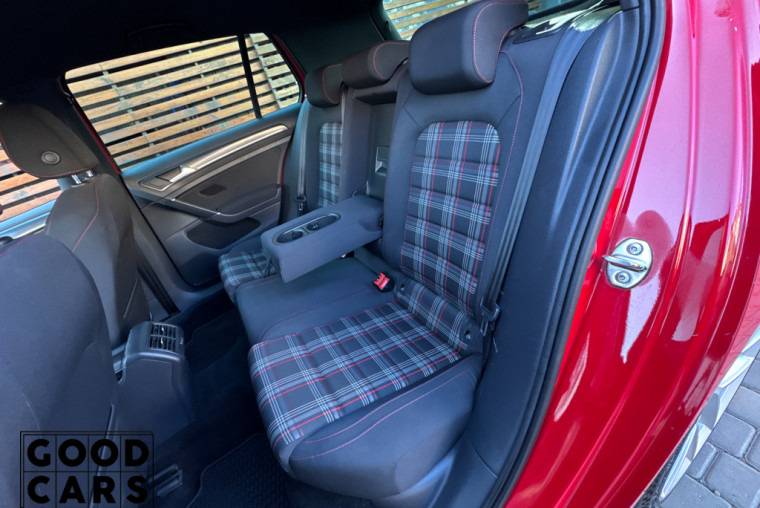 Volkswagen Golf GTI - 31
