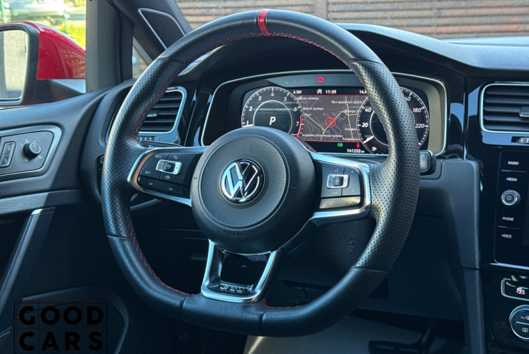 Volkswagen Golf GTI - 32