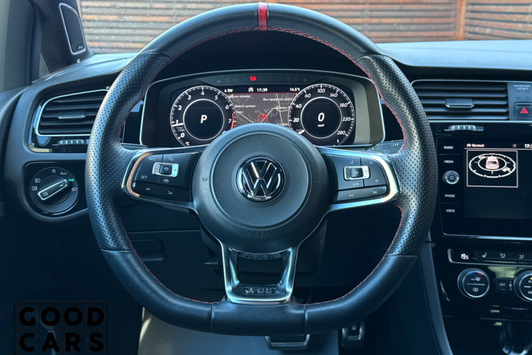 Volkswagen Golf GTI - 33
