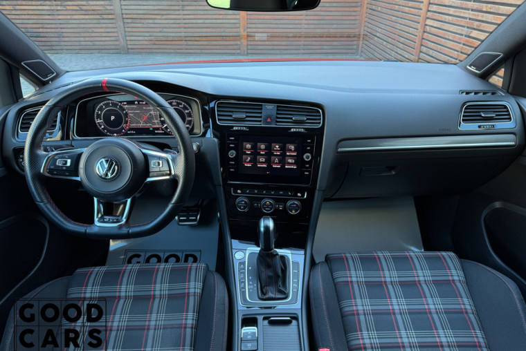 Volkswagen Golf GTI - 38