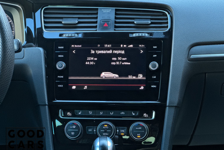 Volkswagen Golf GTI - 41