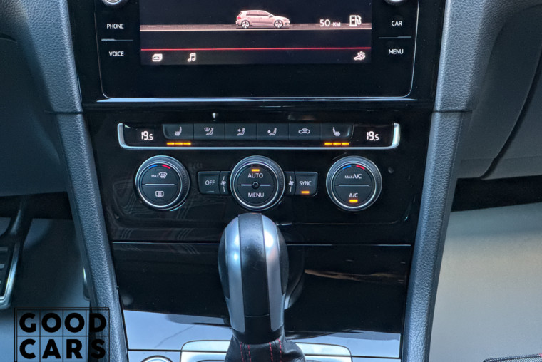 Volkswagen Golf GTI - 43