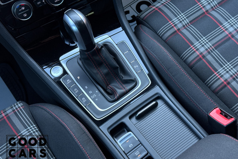 Volkswagen Golf GTI - 44