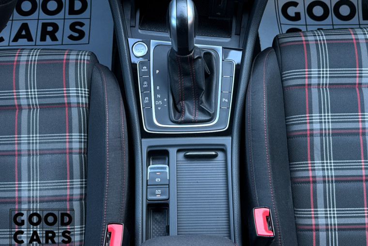 Volkswagen Golf GTI - 45