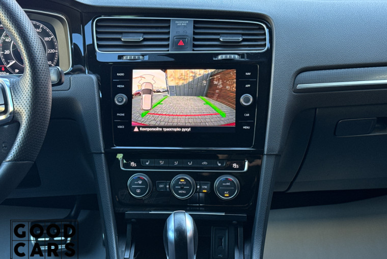 Volkswagen Golf GTI - 40