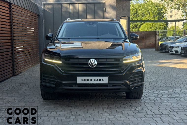 Volkswagen Touareg - 1