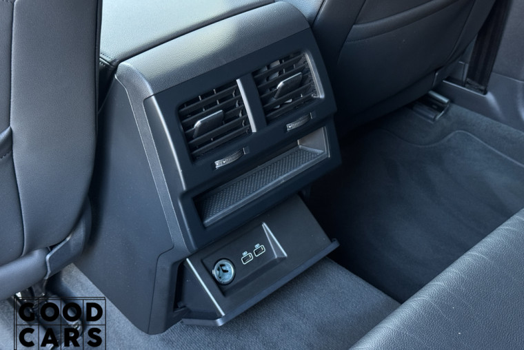 Volkswagen Touareg - 31