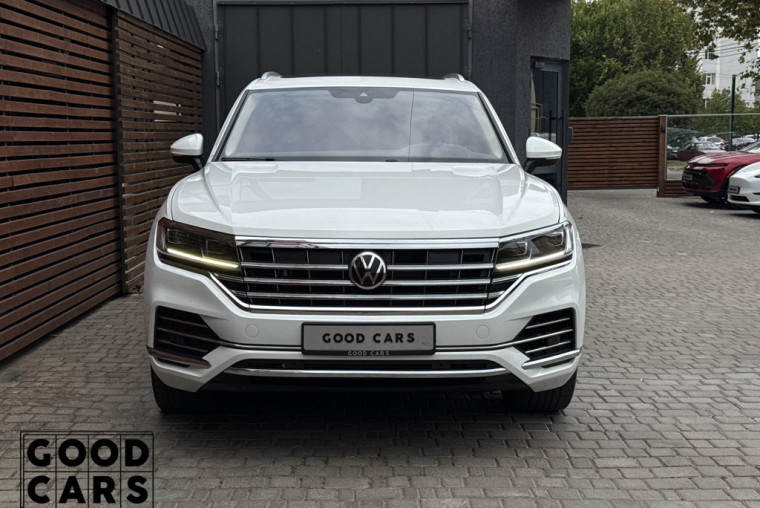 Volkswagen Touareg - 1