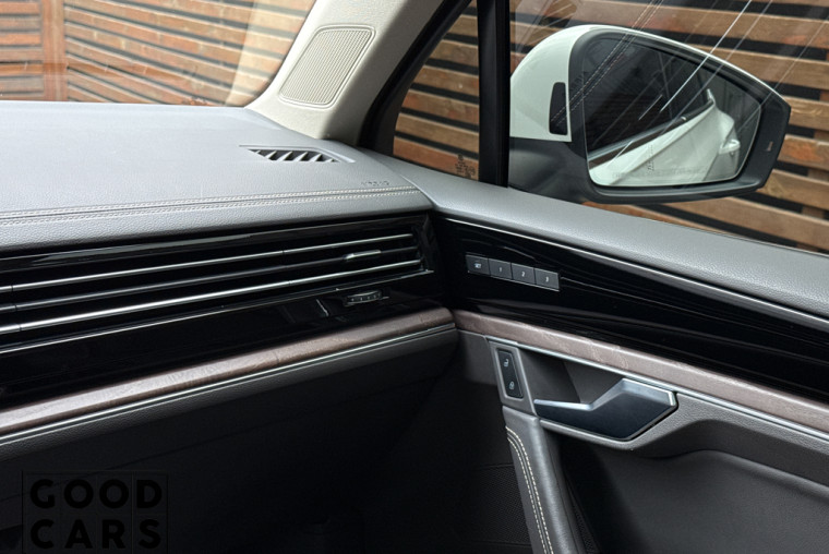 Volkswagen Touareg - 51