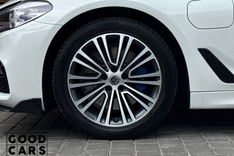 BMW 530e - 12
