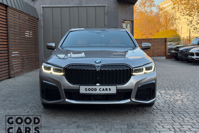 BMW 740i - 1