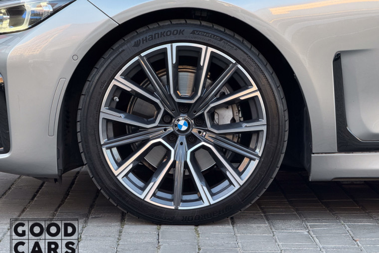 BMW 740i - 12